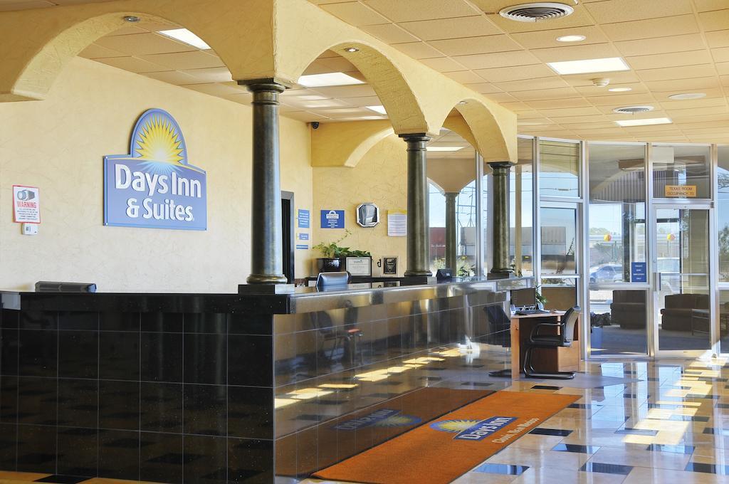 Days Inn & Suites By Wyndham Clovis Interior photo